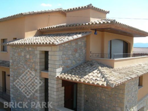 Черепица La Escandella Curved Roof Tile T4 RED Aitana