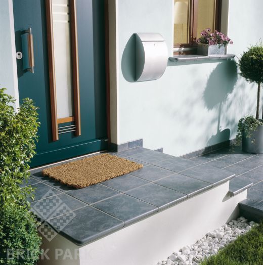 Ступень с насечками без угла Stroeher Roccia 845 nero 