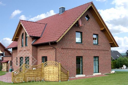 Керамическая черепица Roben BORNHOLM Kastanienbraun, glanz-engobe (Каштановый, глянцевый ангоб)